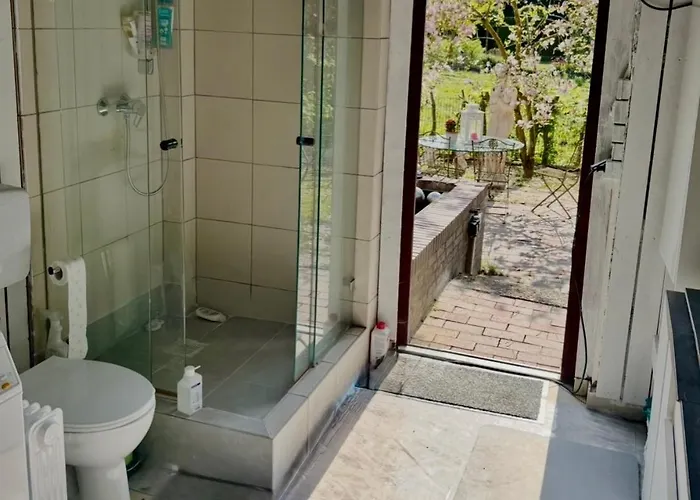 Idyllisches Mit Pool Im Gruenen, Citynah *