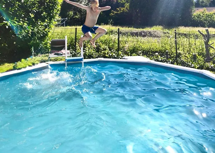 Idyllisches Mit Pool Im Gruenen, Citynah