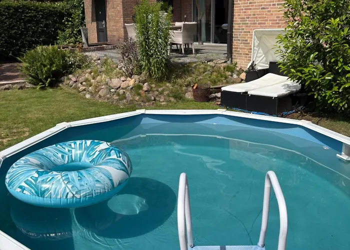 Idyllisches Mit Pool Im Gruenen, Citynah *